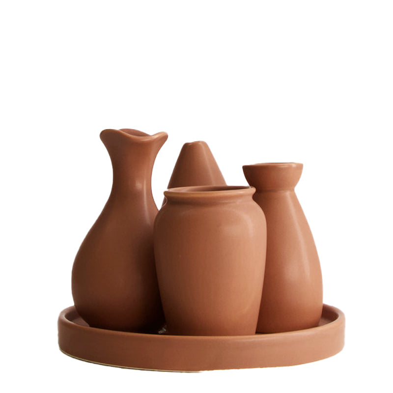 Platte mit Vasen